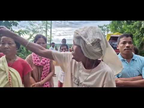 সুশাসনে মুখ্যমন্ত্রীর কনভয় আটকে দিল ক্ষুদ্ধ জনতা। angry crowd people block road 36 miles | PTN