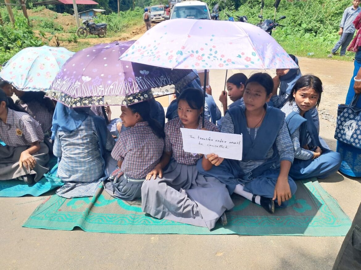 kamalpur-maharani-high-school-teacher-transfer-road-blockade